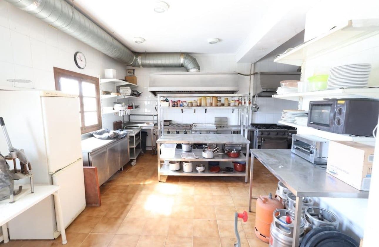 4 soveværelse Erhverv til salg i La Zenia - € 750.000 (Ref: 9134162)