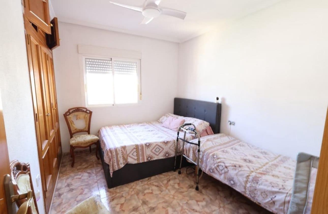 4 soveværelse Erhverv til salg i La Zenia - € 750.000 (Ref: 9134162)