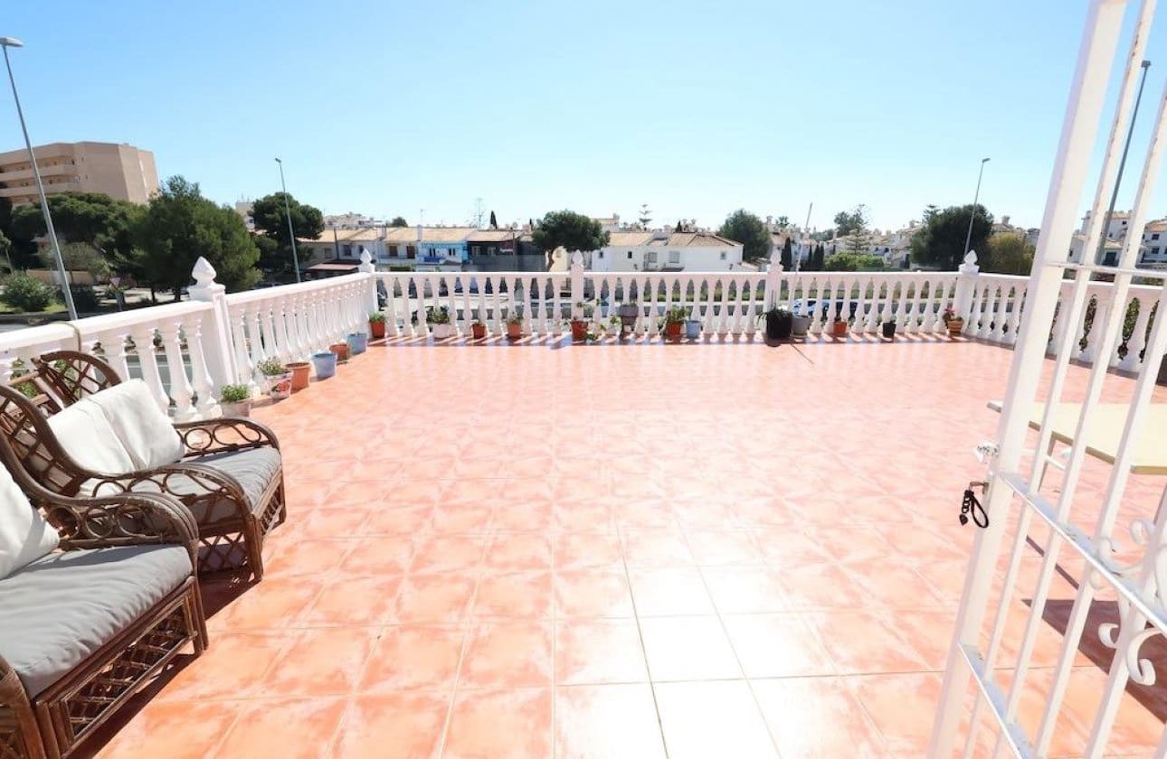 4 soveværelse Erhverv til salg i La Zenia - € 750.000 (Ref: 9134162)