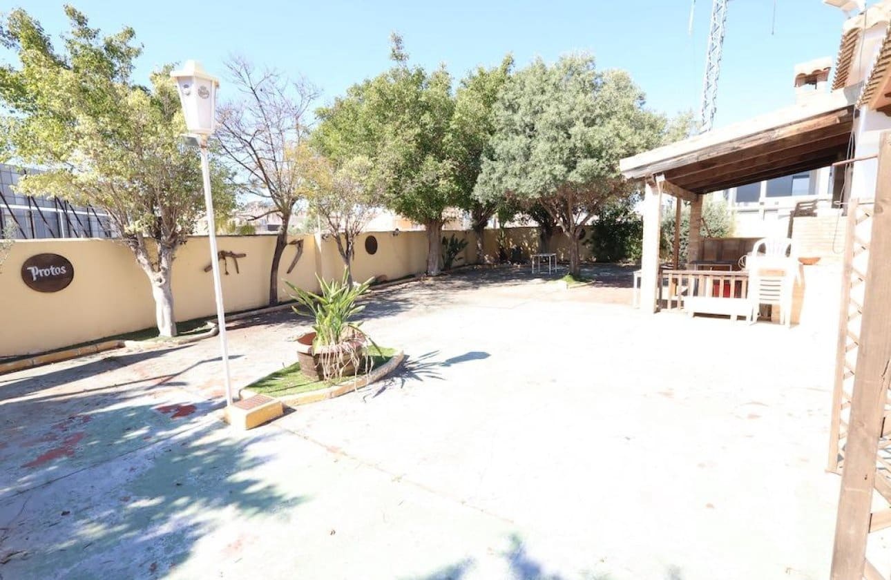 4 soveværelse Erhverv til salg i La Zenia - € 750.000 (Ref: 9134162)