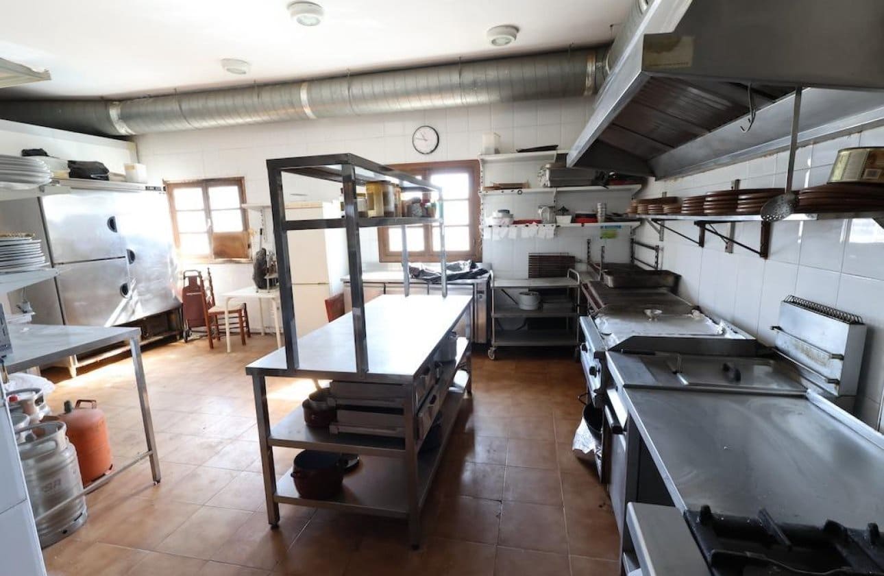 4 soveværelse Erhverv til salg i La Zenia - € 750.000 (Ref: 9134162)