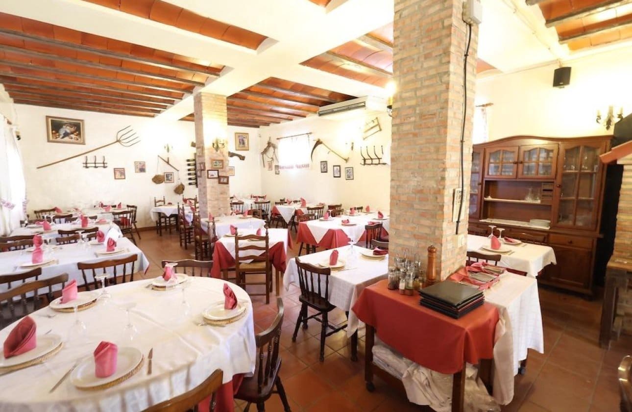 4 soveværelse Erhverv til salg i La Zenia - € 750.000 (Ref: 9134162)