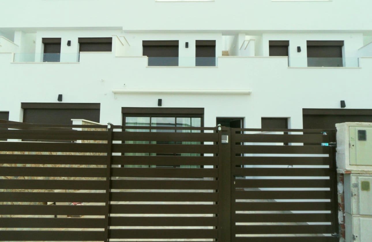 3 bedroom Townhouse for sale in Pilar de la Horadada with pool - € 354,900 (Ref: 9134165)