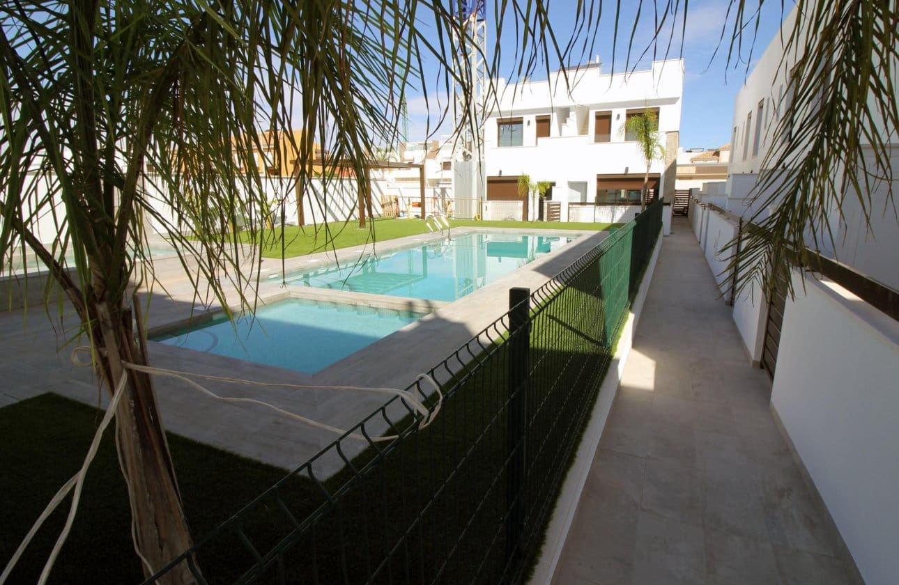3 bedroom Townhouse for sale in Pilar de la Horadada with pool - € 354,900 (Ref: 9134165)