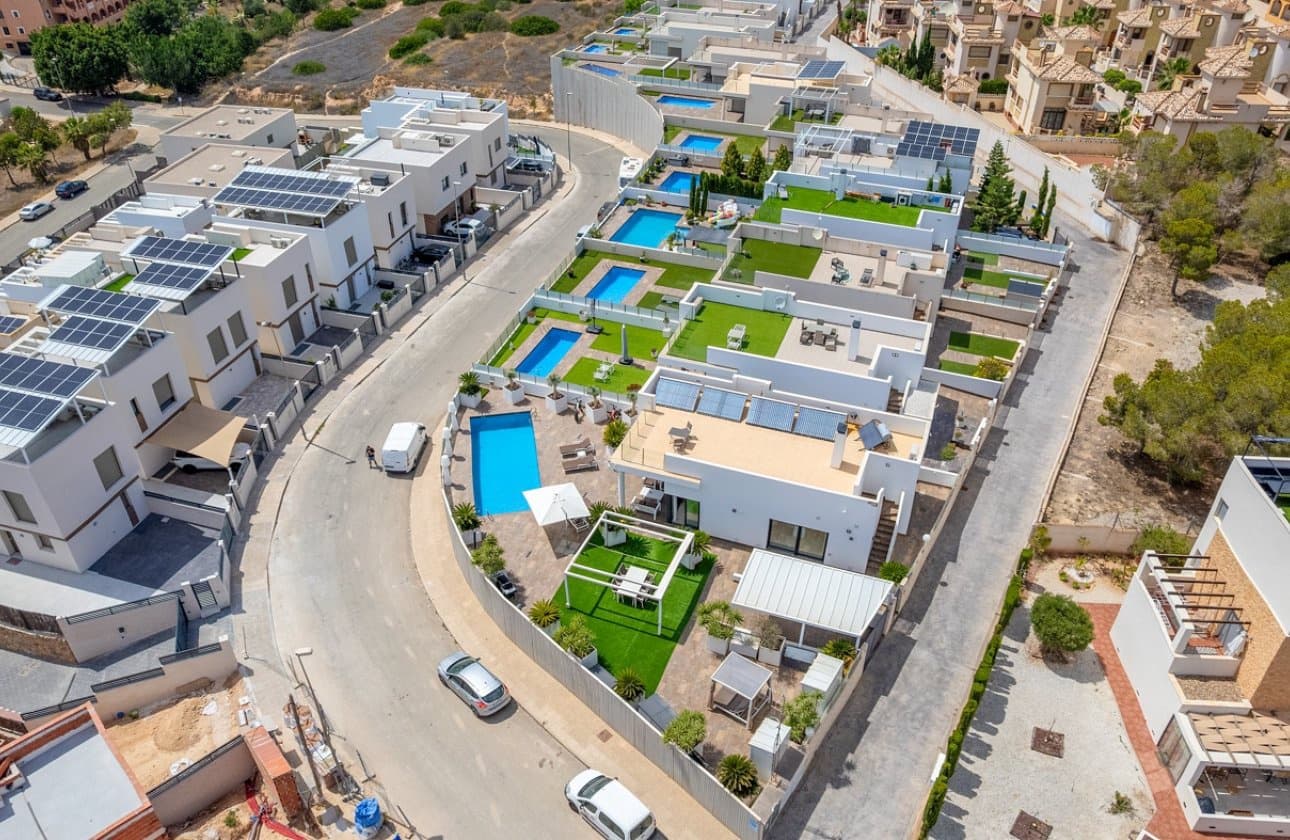 3 Zimmer Villa zu verkaufen in Villamartin mit Pool - 759.000 € (Ref: 9134180)