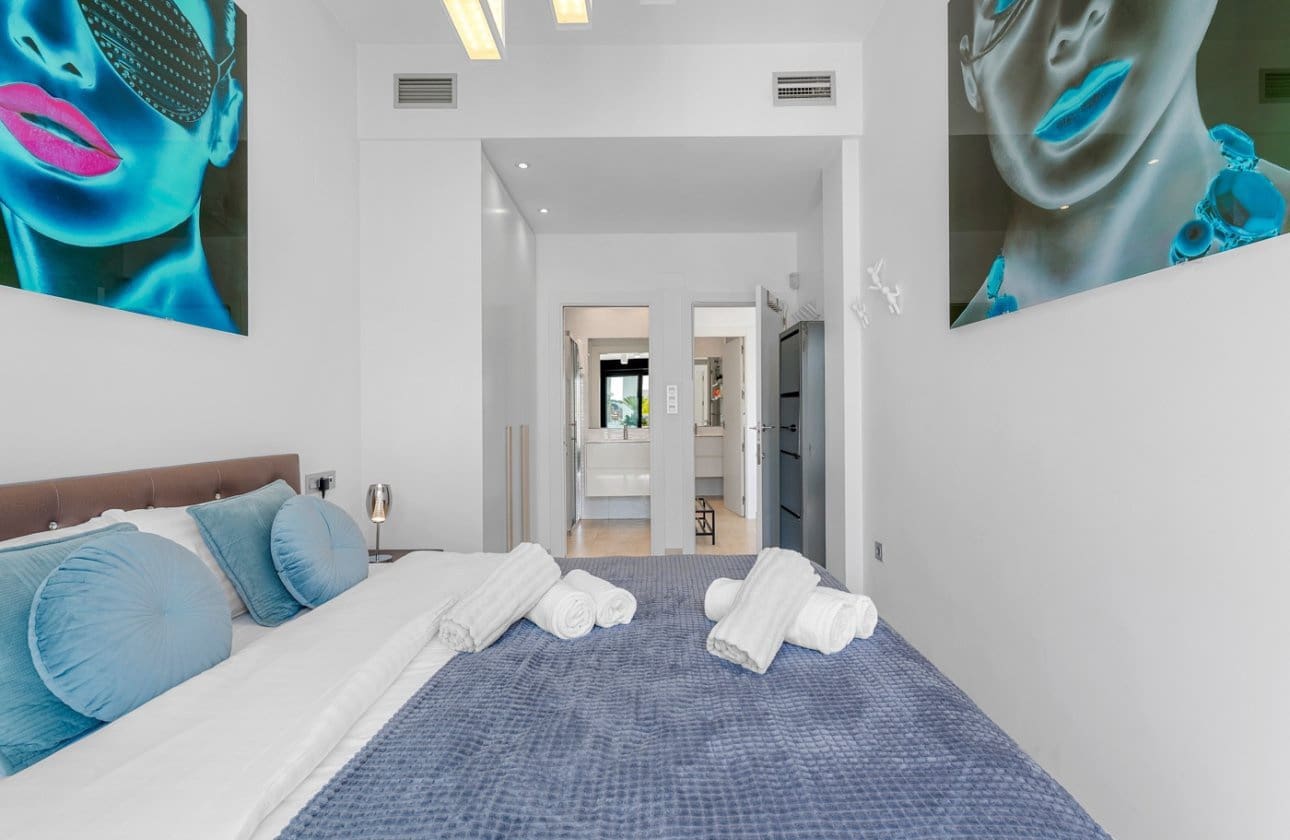 3 Zimmer Villa zu verkaufen in Villamartin mit Pool - 759.000 € (Ref: 9134180)