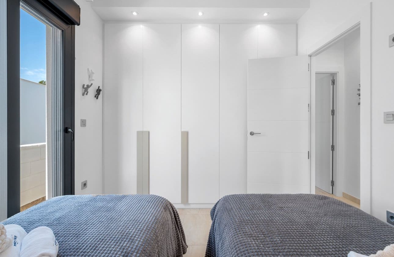 3 Zimmer Villa zu verkaufen in Villamartin mit Pool - 759.000 € (Ref: 9134180)