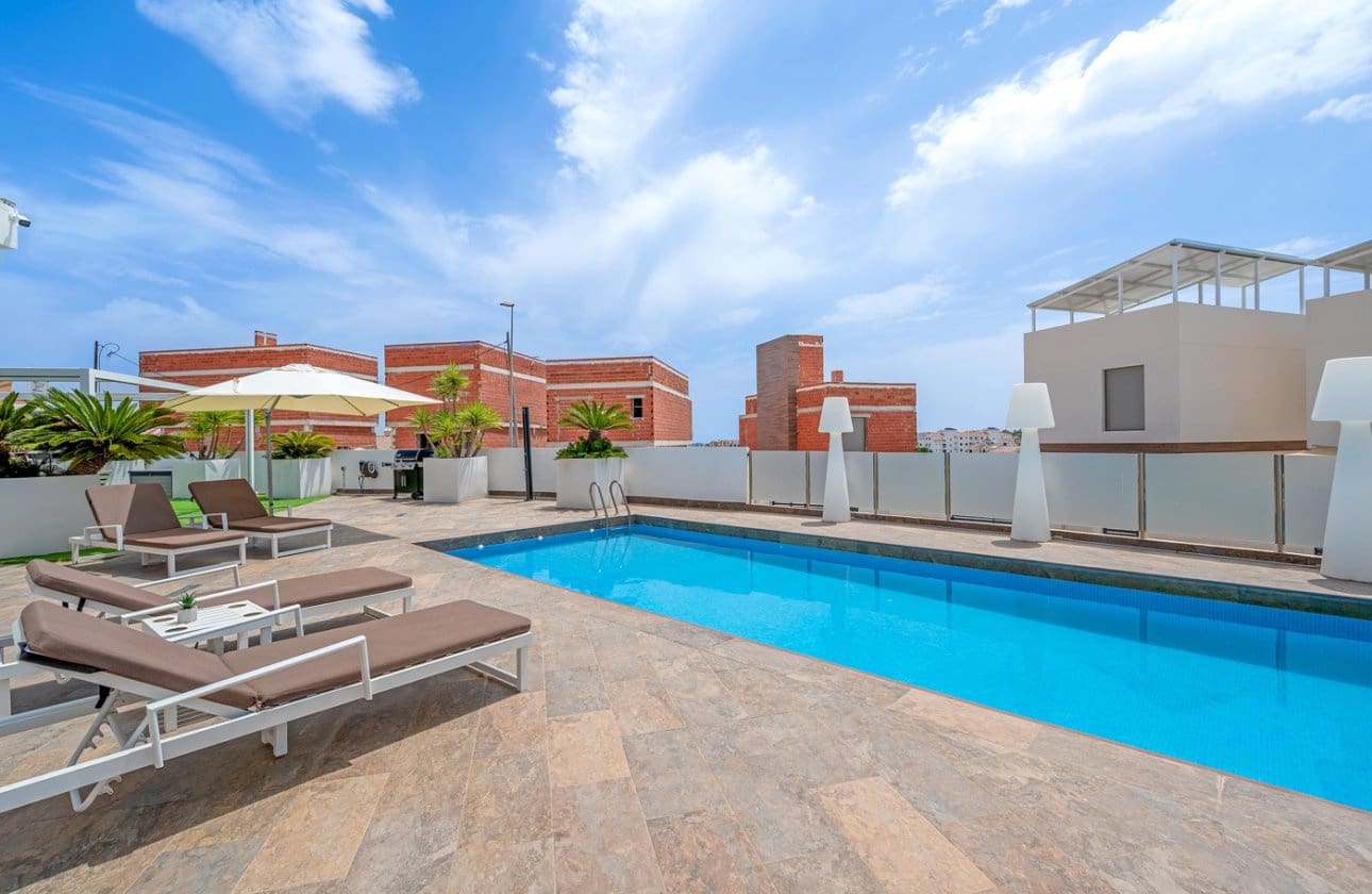 3 Zimmer Villa zu verkaufen in Villamartin mit Pool - 759.000 € (Ref: 9134180)