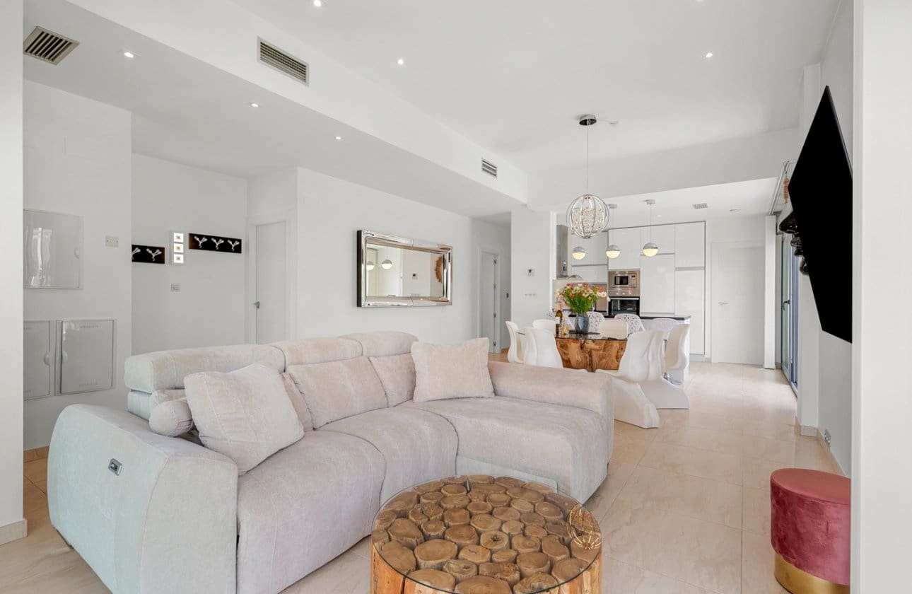 3 Zimmer Villa zu verkaufen in Villamartin mit Pool - 759.000 € (Ref: 9134180)