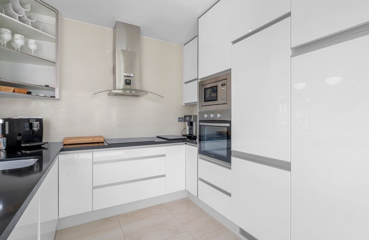 3 Zimmer Villa zu verkaufen in Villamartin mit Pool - 759.000 € (Ref: 9134180)