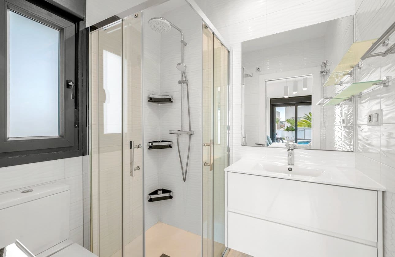 3 Zimmer Villa zu verkaufen in Villamartin mit Pool - 759.000 € (Ref: 9134180)