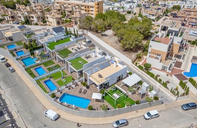 3 slaapkamer Villa te koop in Villamartin, Orihuela met zwembad - € 759.000 (Ref: 9134180)