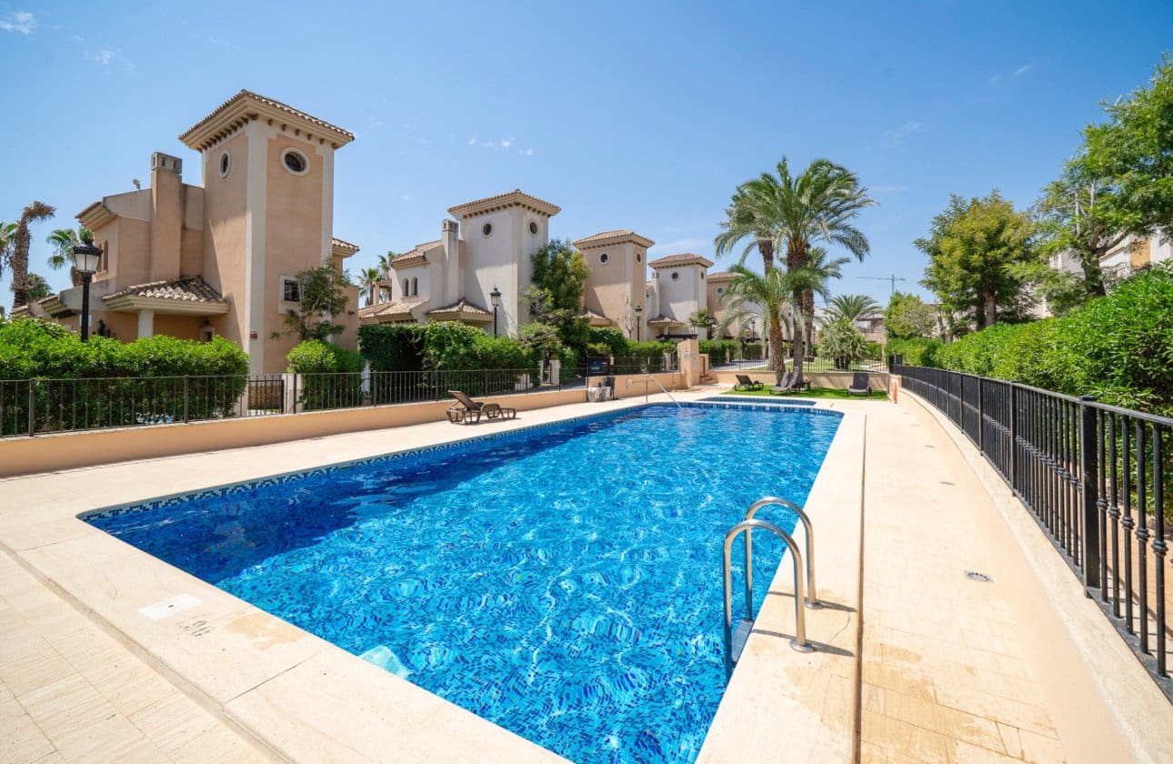 3 makuuhuone Paritalo myytävänä paikassa Algorfa mukana uima-altaan - 230 000 € (Ref: 9134183)