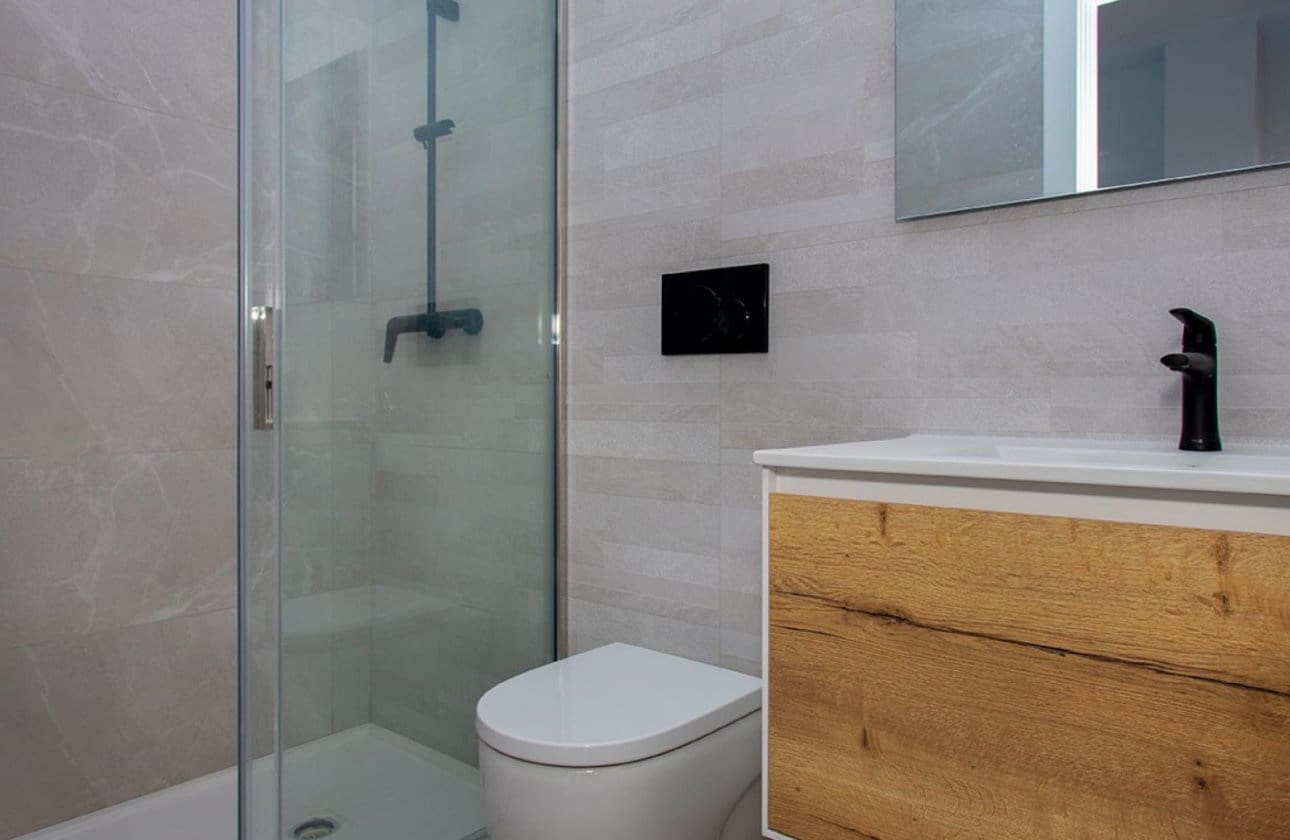 2 Zimmer Apartment zu verkaufen in Torrevieja mit Pool - 300.000 € (Ref: 9134193)