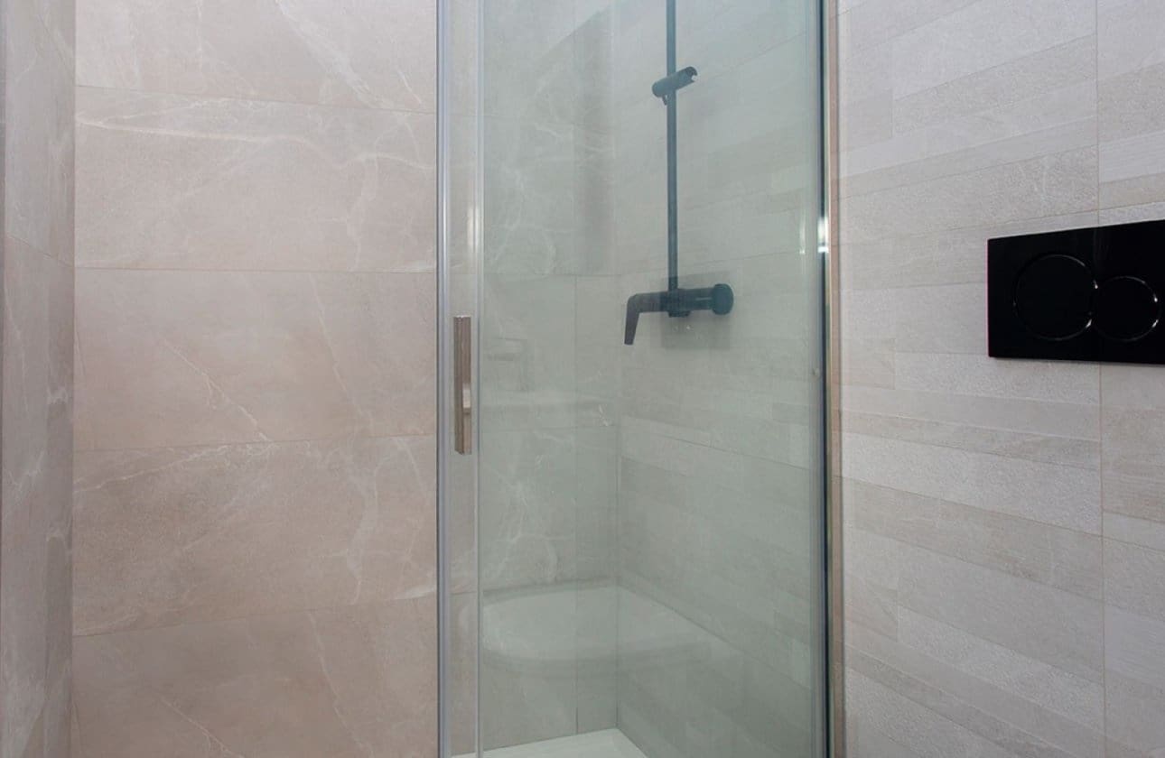 2 Zimmer Apartment zu verkaufen in Torrevieja mit Pool - 300.000 € (Ref: 9134193)