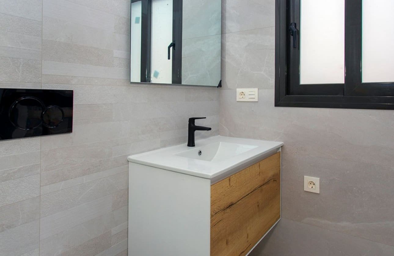 2 Zimmer Apartment zu verkaufen in Torrevieja mit Pool - 300.000 € (Ref: 9134193)