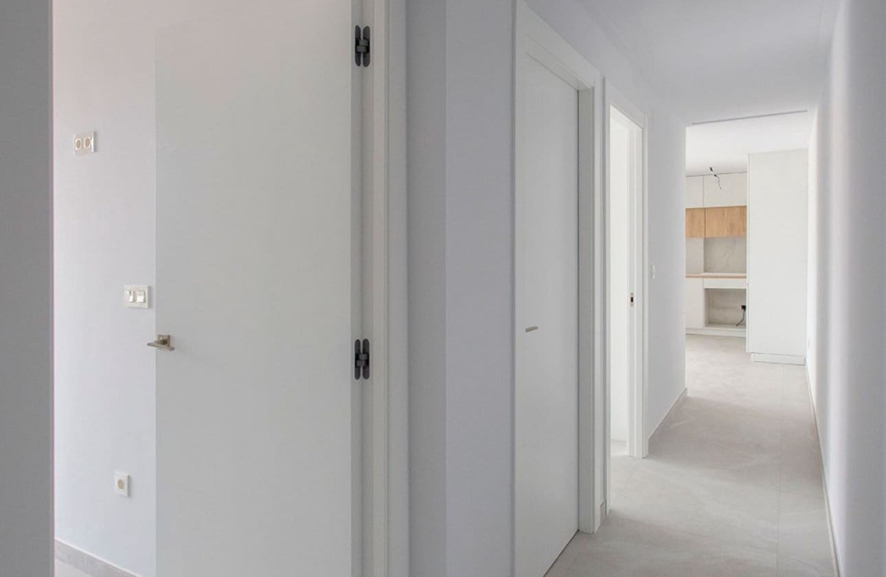 2 Zimmer Apartment zu verkaufen in Torrevieja mit Pool - 300.000 € (Ref: 9134193)