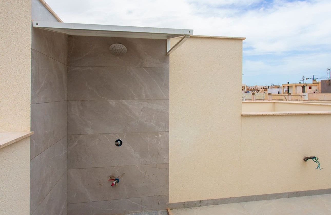 2 Zimmer Apartment zu verkaufen in Torrevieja mit Pool - 300.000 € (Ref: 9134193)