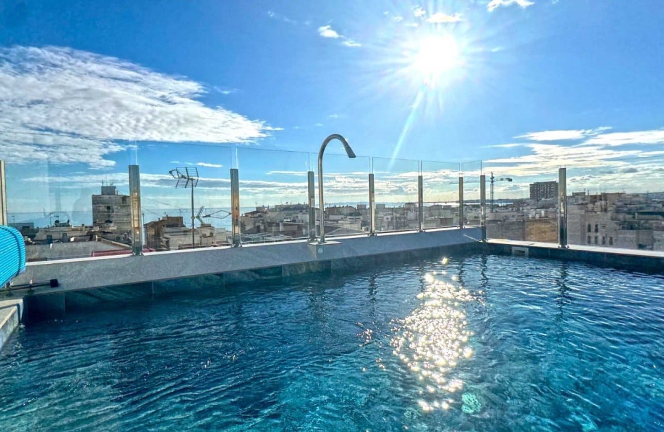 2 Zimmer Apartment zu verkaufen in Torrevieja mit Pool - 300.000 € (Ref: 9134193)