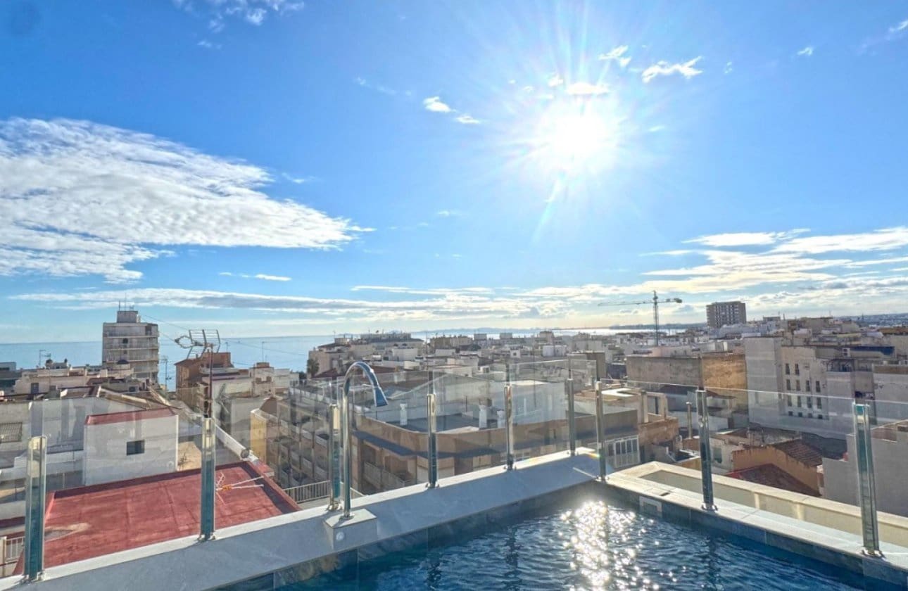 2 Zimmer Apartment zu verkaufen in Torrevieja mit Pool - 300.000 € (Ref: 9134193)