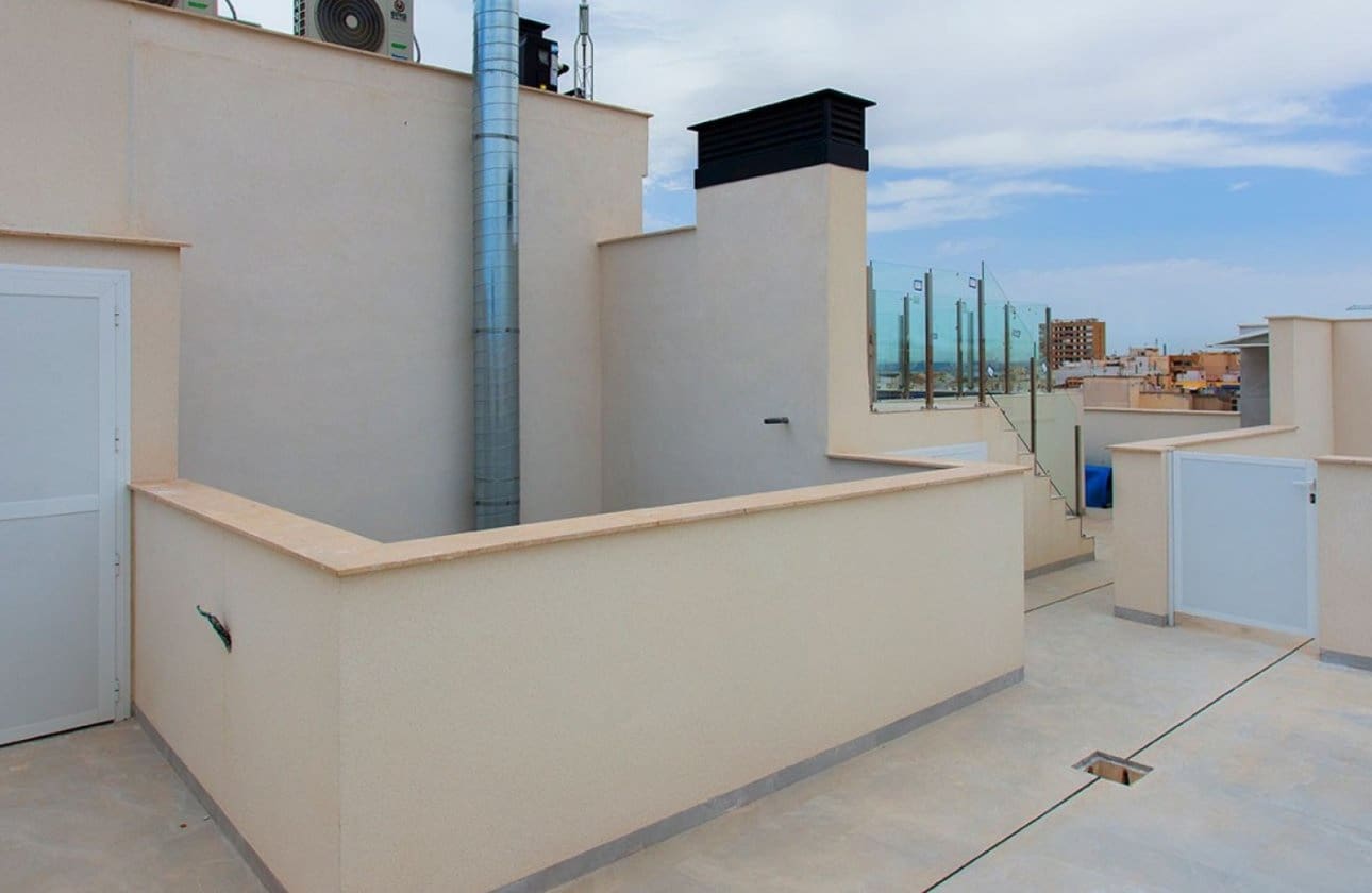 2 Zimmer Apartment zu verkaufen in Torrevieja mit Pool - 300.000 € (Ref: 9134193)