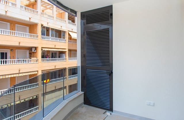 2 Zimmer Apartment zu verkaufen in Las Piscinas Naturales, Torrevieja mit Pool - 300.000 € (Ref: 9134193)