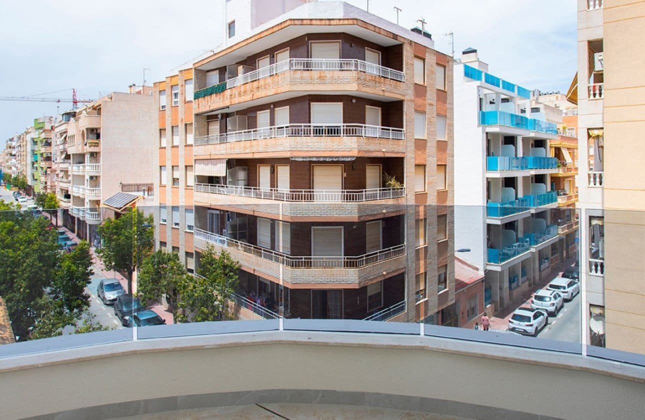 2 Zimmer Apartment zu verkaufen in Torrevieja mit Pool - 300.000 € (Ref: 9134193)