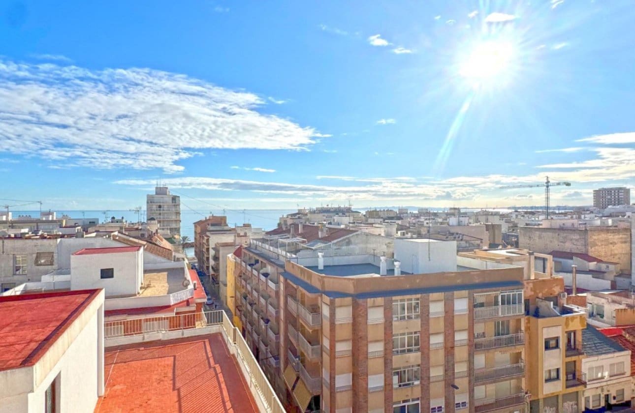 2 Zimmer Apartment zu verkaufen in Torrevieja mit Pool - 300.000 € (Ref: 9134193)