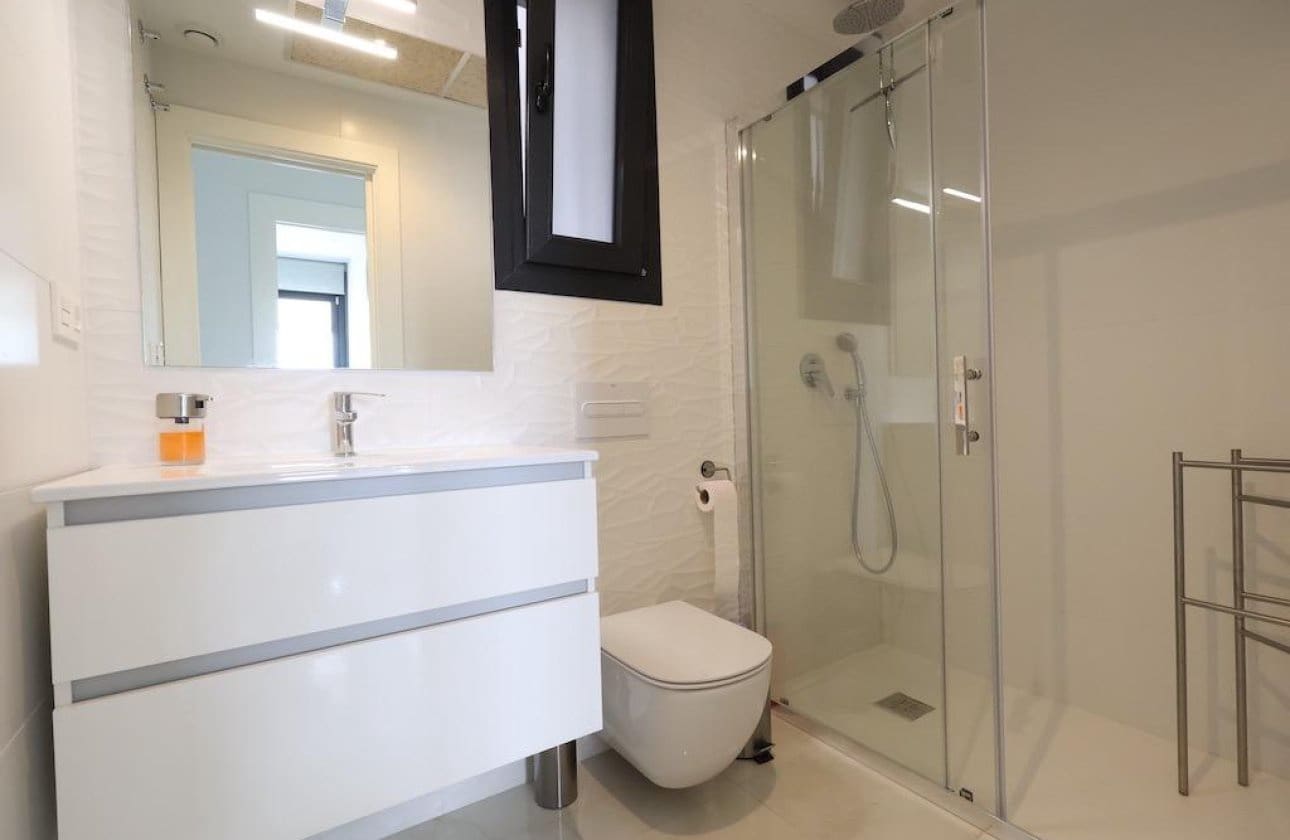 2 soveværelse Lejlighed til salg i Las Mimosas med swimmingpool - € 269.000 (Ref: 9134195)