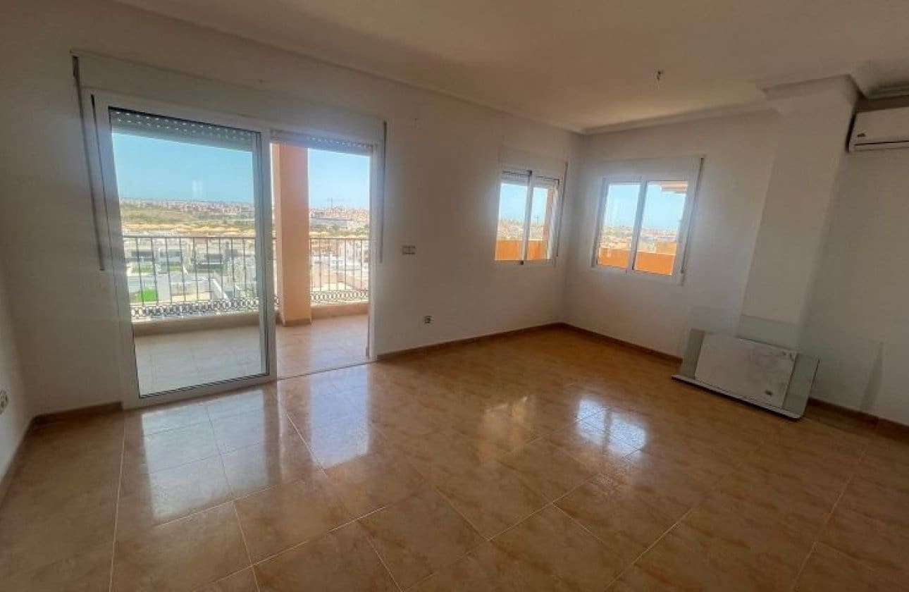 2 soveværelse Penthouse til salg i Orihuela Costa med swimmingpool - € 134.995 (Ref: 9134202)
