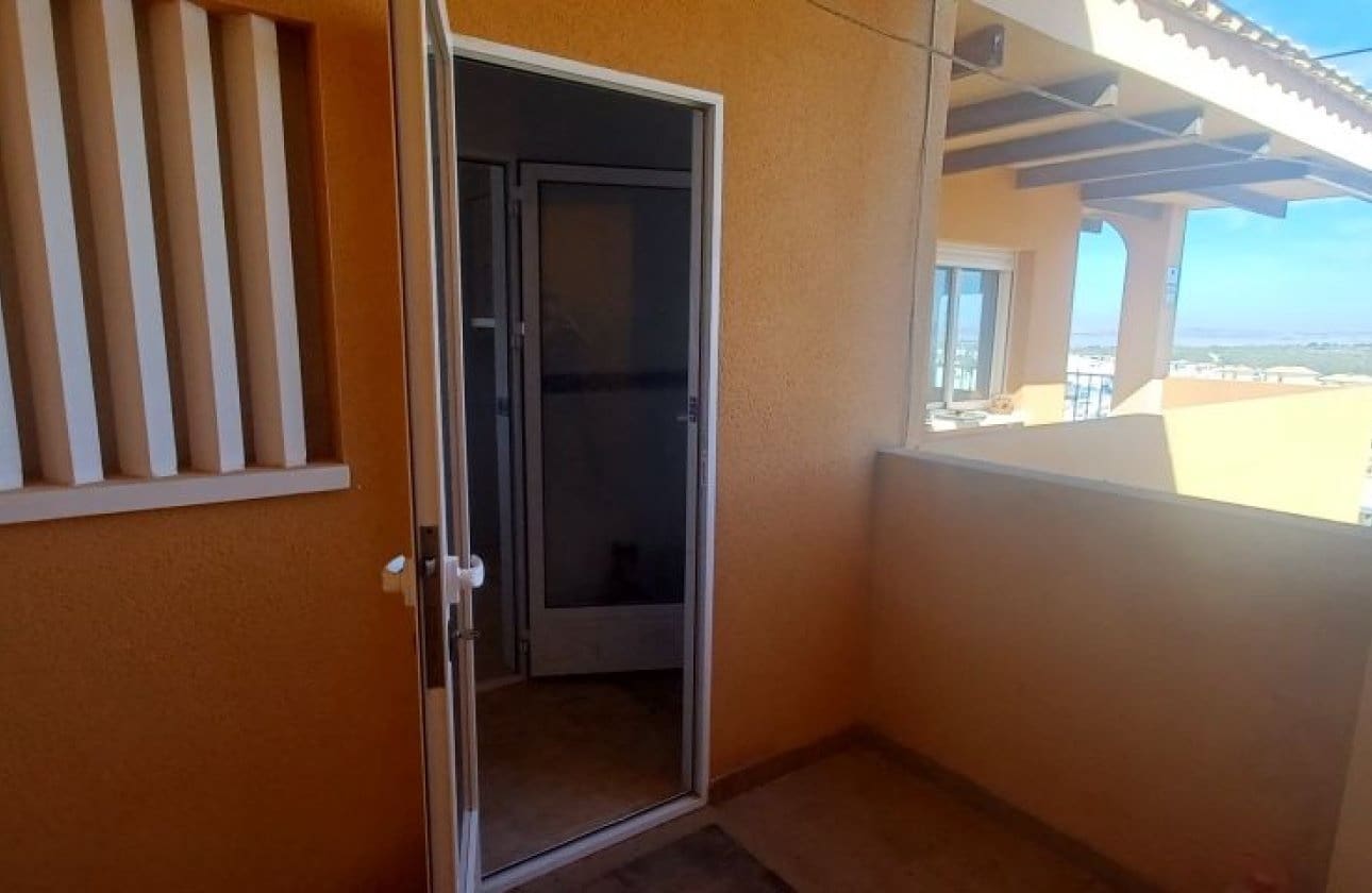 2 soveværelse Penthouse til salg i Orihuela Costa med swimmingpool - € 134.995 (Ref: 9134202)