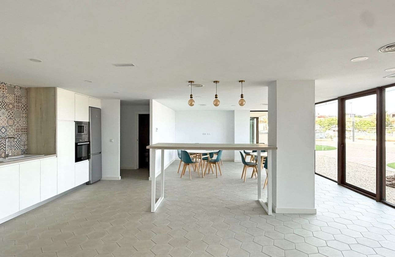 3 soverom Leilighet til salgs i Playa Paraiso med svømmebasseng - € 399 500 (Ref: 9134206)