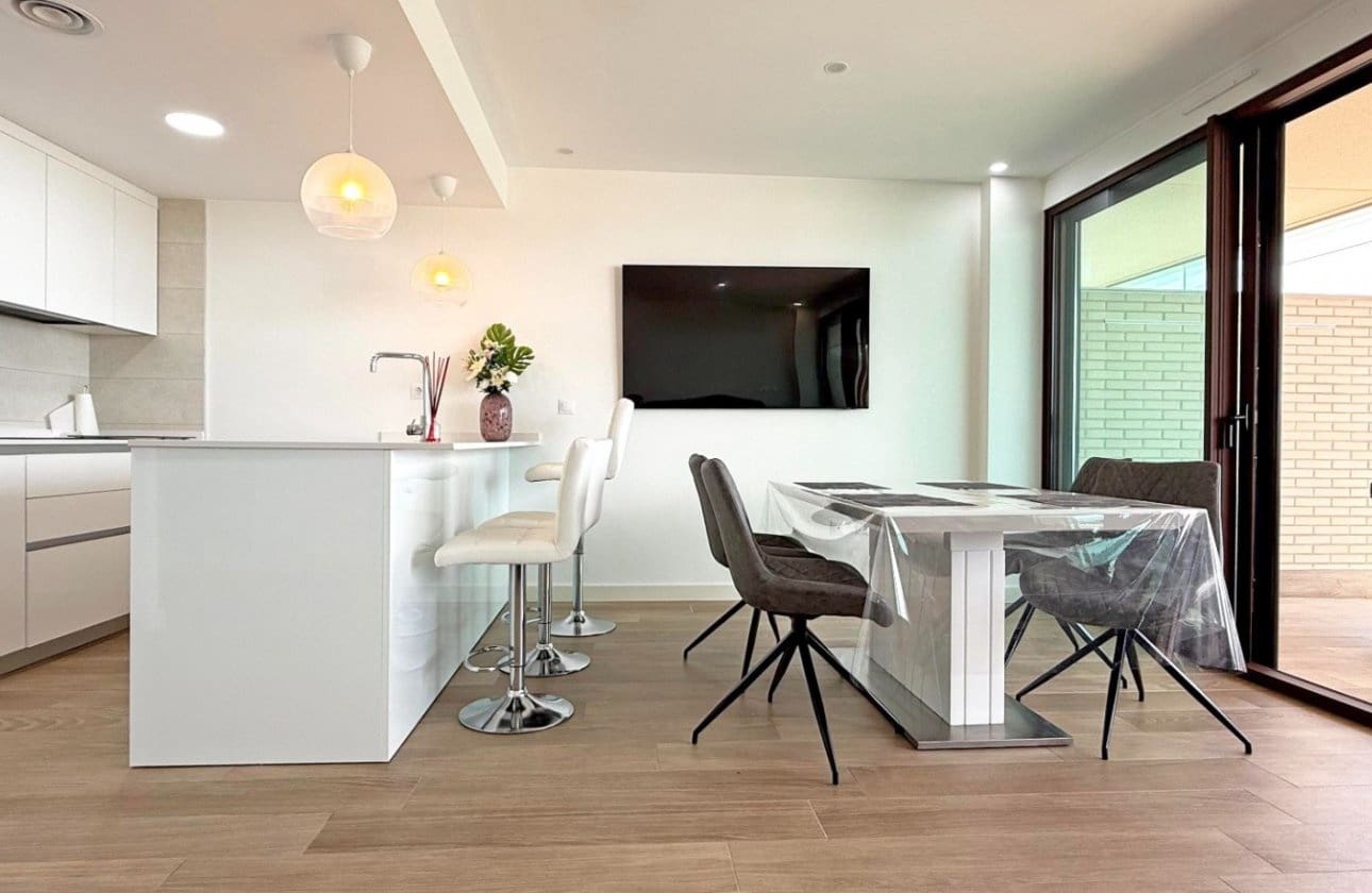 3 soverom Leilighet til salgs i Playa Paraiso med svømmebasseng - € 399 500 (Ref: 9134206)