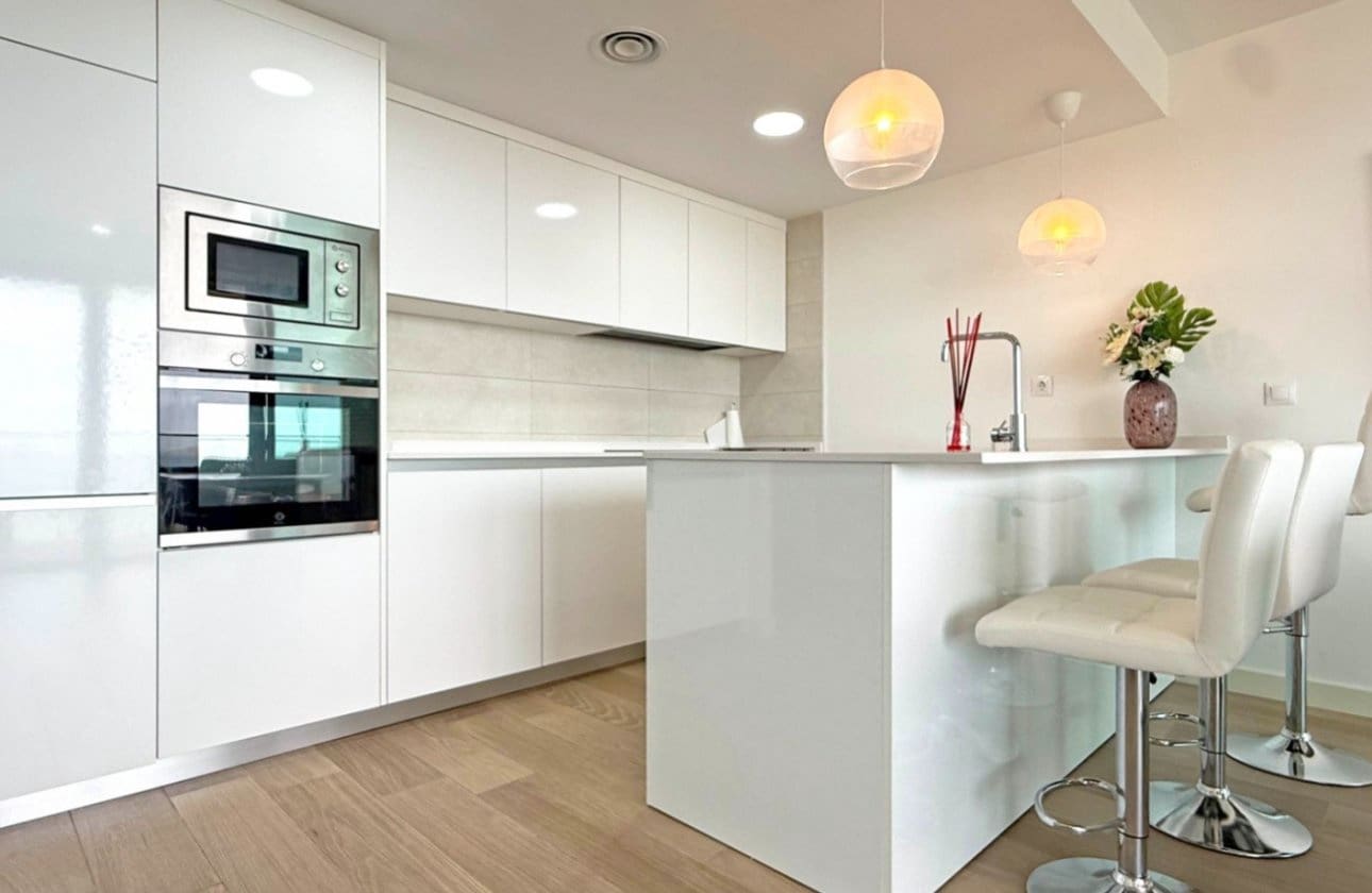 3 soverom Leilighet til salgs i Playa Paraiso med svømmebasseng - € 399 500 (Ref: 9134206)