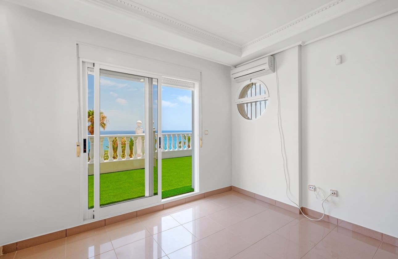 4 soverom Villa til salgs i Torrevieja med svømmebasseng - € 960 000 (Ref: 9137507)