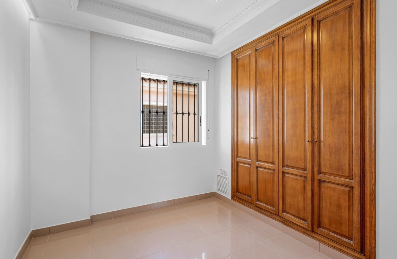 4 soverom Villa til salgs i Torrevieja med svømmebasseng - € 960 000 (Ref: 9137507)