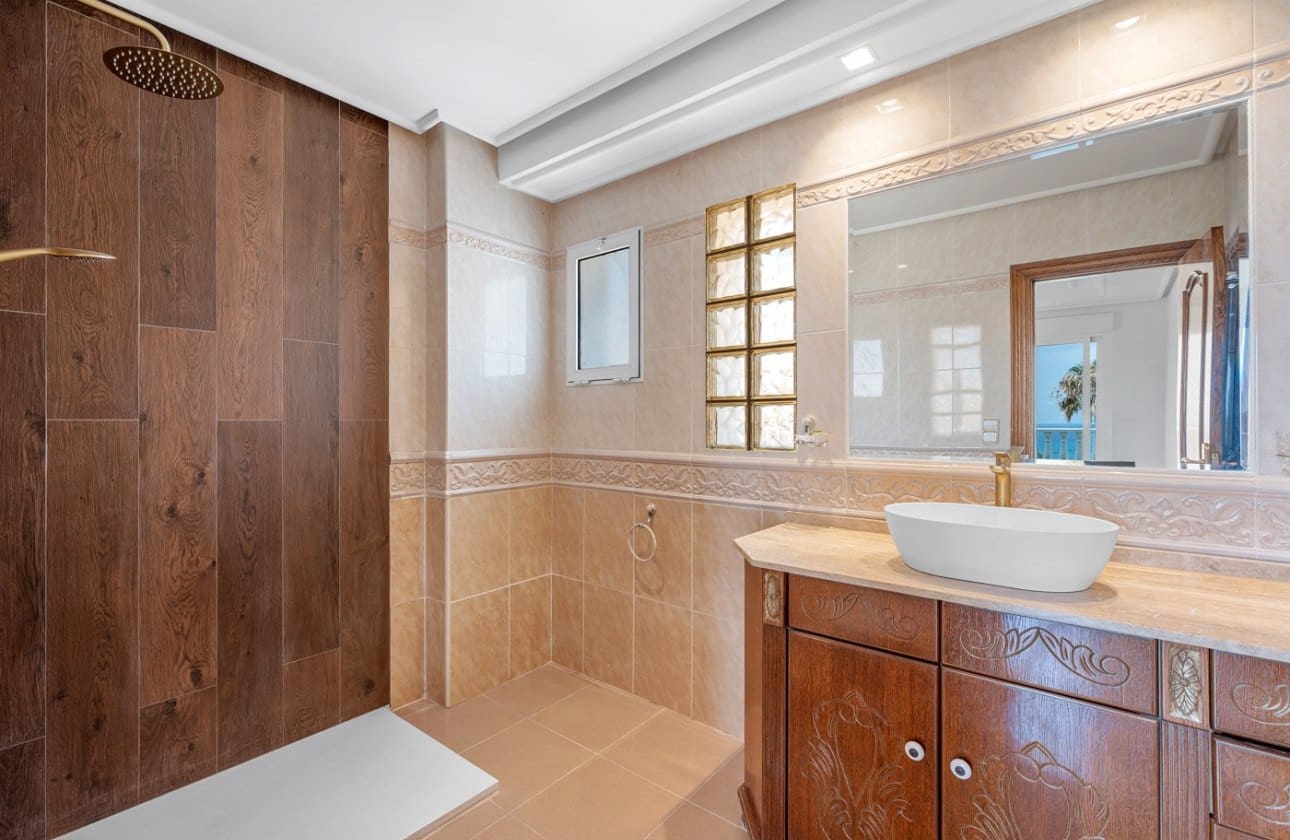 4 soverom Villa til salgs i Torrevieja med svømmebasseng - € 960 000 (Ref: 9137507)