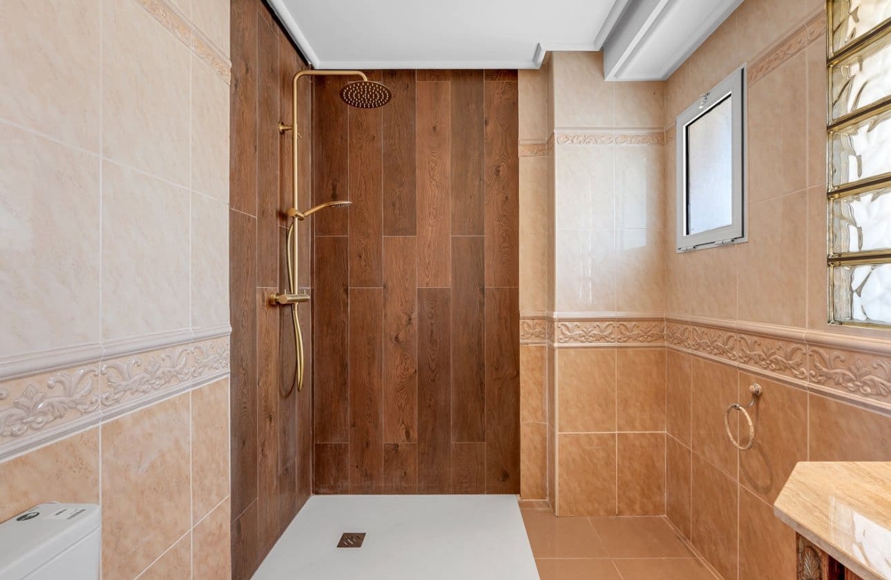 4 soverom Villa til salgs i Torrevieja med svømmebasseng - € 960 000 (Ref: 9137507)