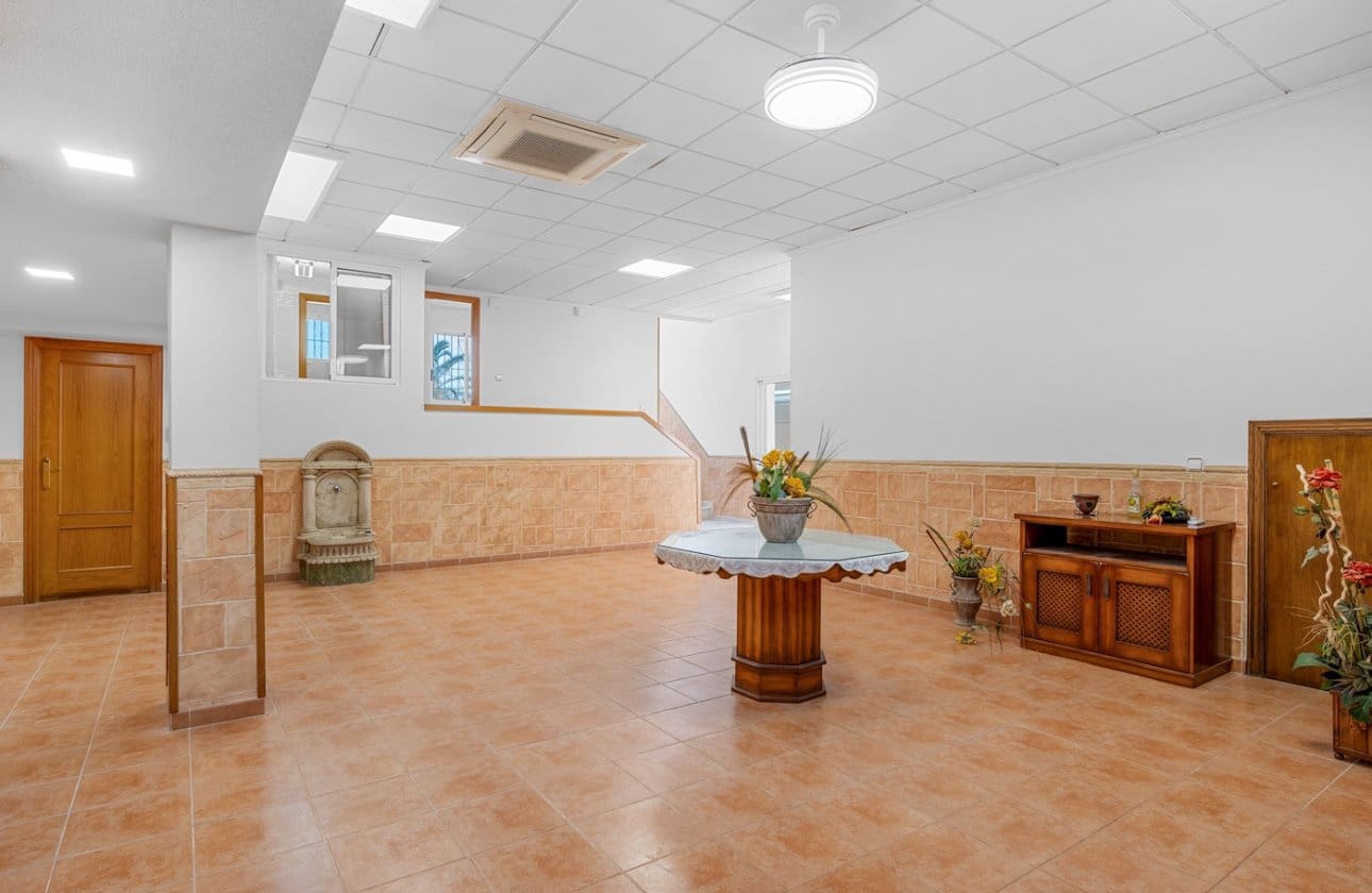 4 soverom Villa til salgs i Torrevieja med svømmebasseng - € 960 000 (Ref: 9137507)