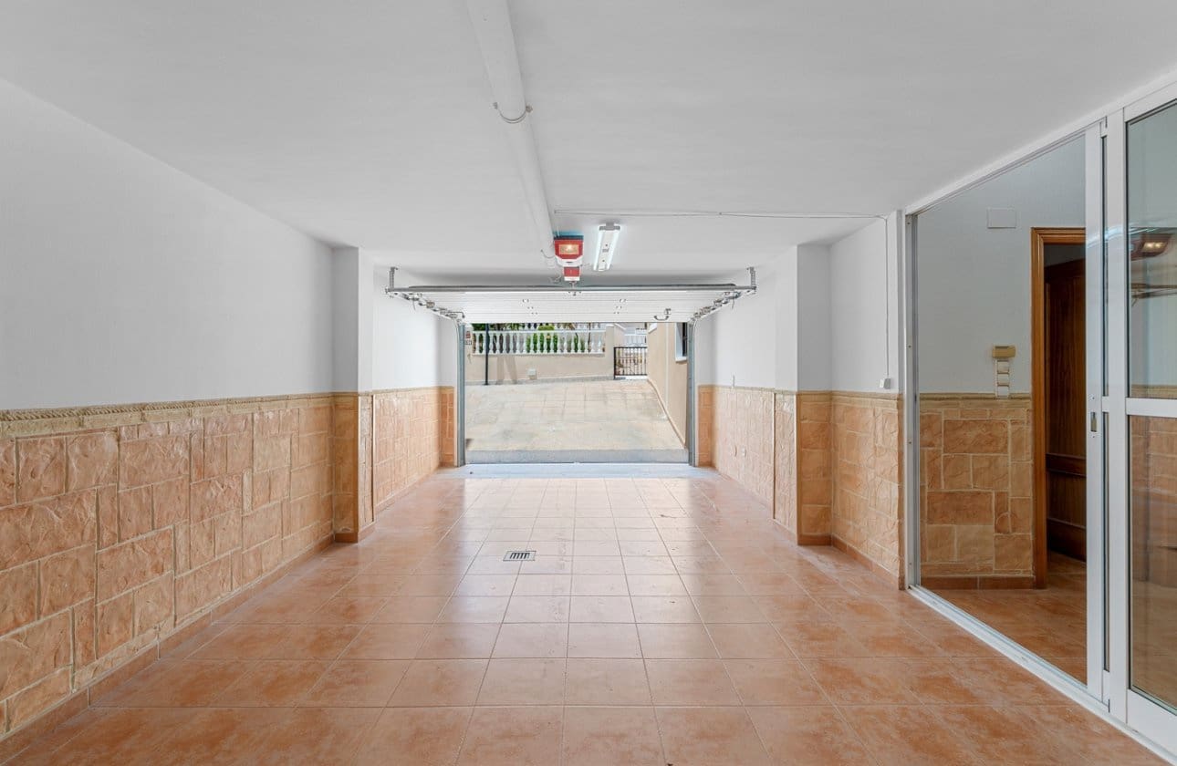 4 soverom Villa til salgs i Torrevieja med svømmebasseng - € 960 000 (Ref: 9137507)