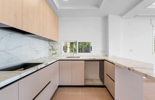 4 bedroom Villa for sale in Los Frutales, Torrevieja with pool - € 960,000 (Ref: 9137507)