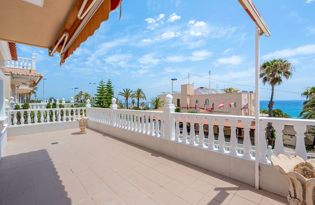 4 soverom Villa til salgs i Torrevieja med svømmebasseng - € 960 000 (Ref: 9137507)