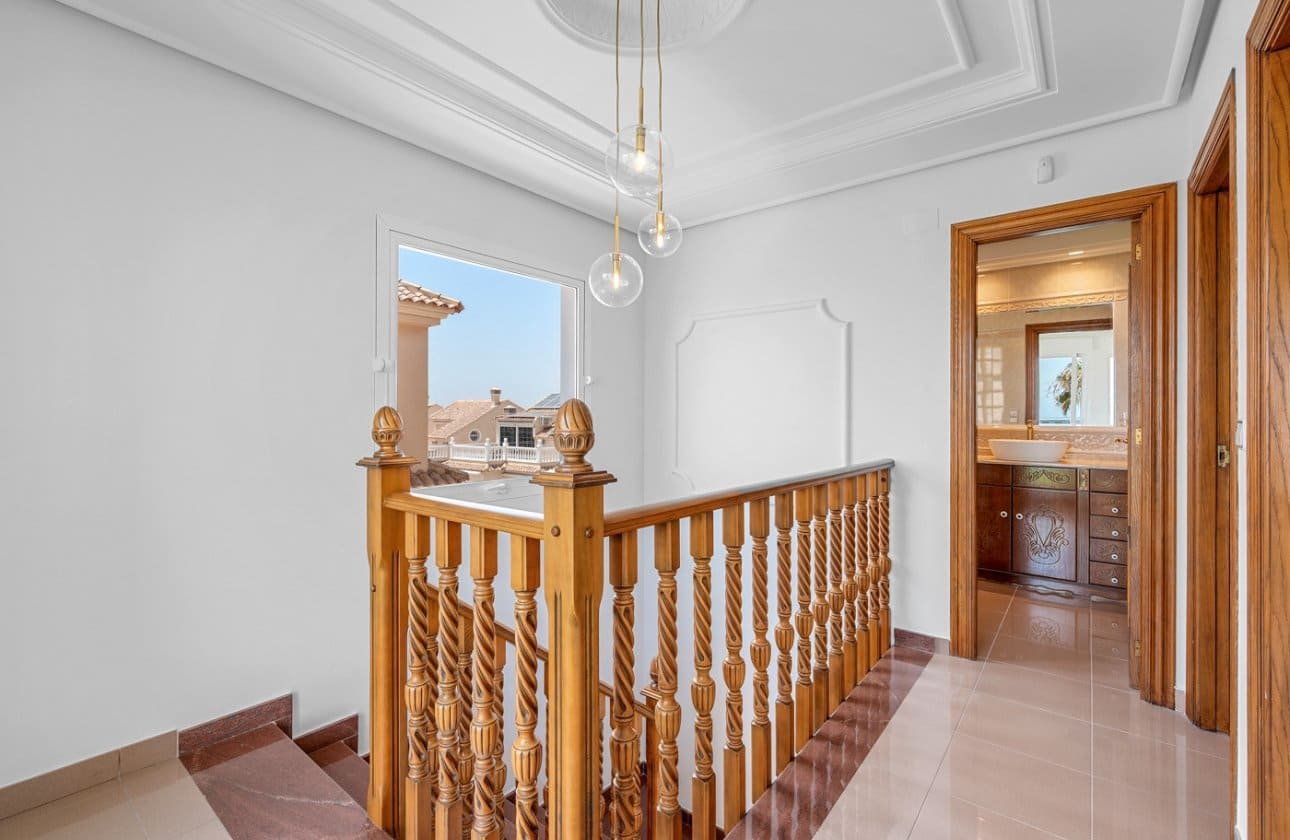 4 soverom Villa til salgs i Torrevieja med svømmebasseng - € 960 000 (Ref: 9137507)