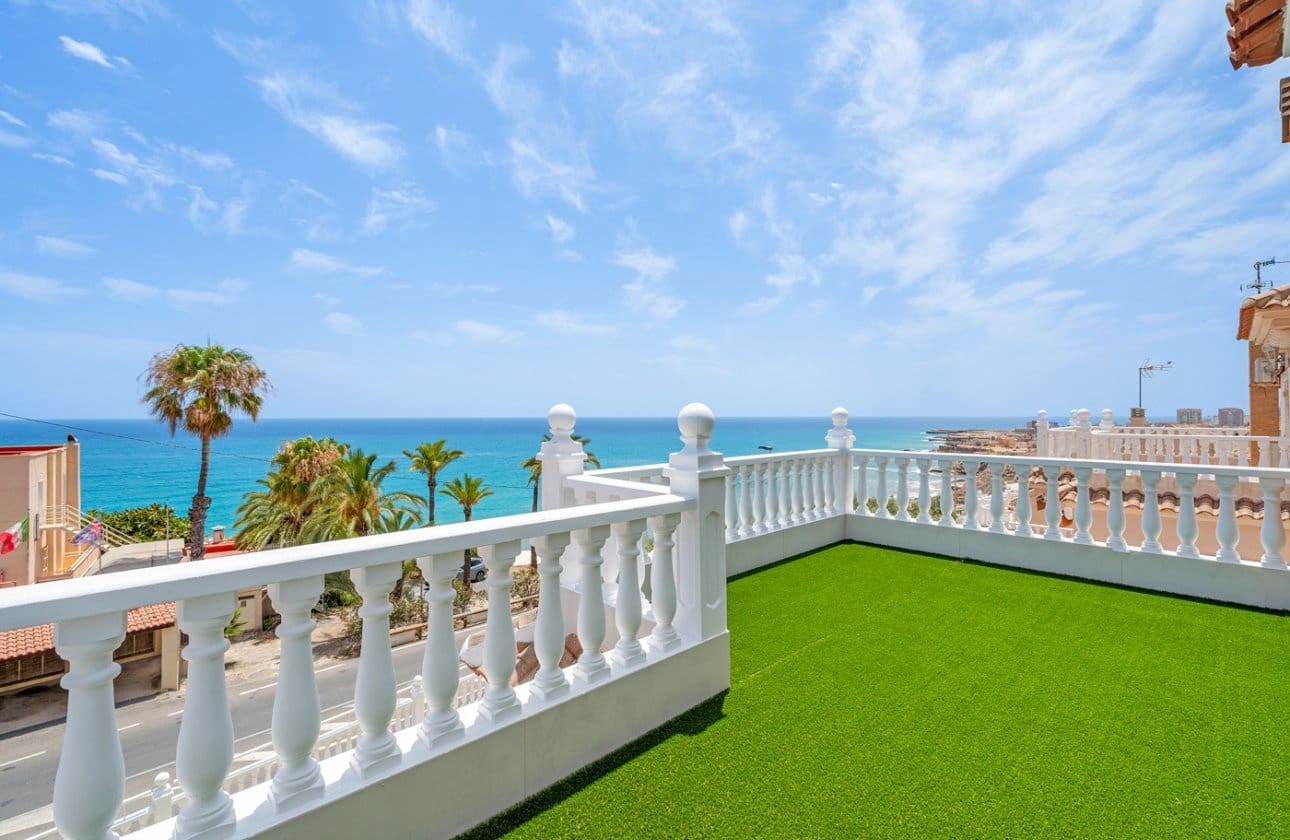 4 soverom Villa til salgs i Torrevieja med svømmebasseng - € 960 000 (Ref: 9137507)