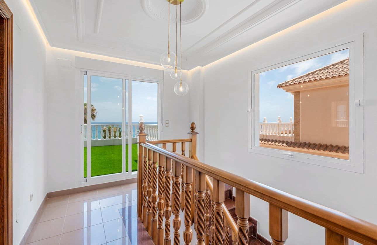 4 soverom Villa til salgs i Torrevieja med svømmebasseng - € 960 000 (Ref: 9137507)