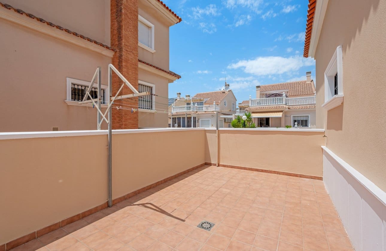 4 soverom Villa til salgs i Torrevieja med svømmebasseng - € 960 000 (Ref: 9137507)
