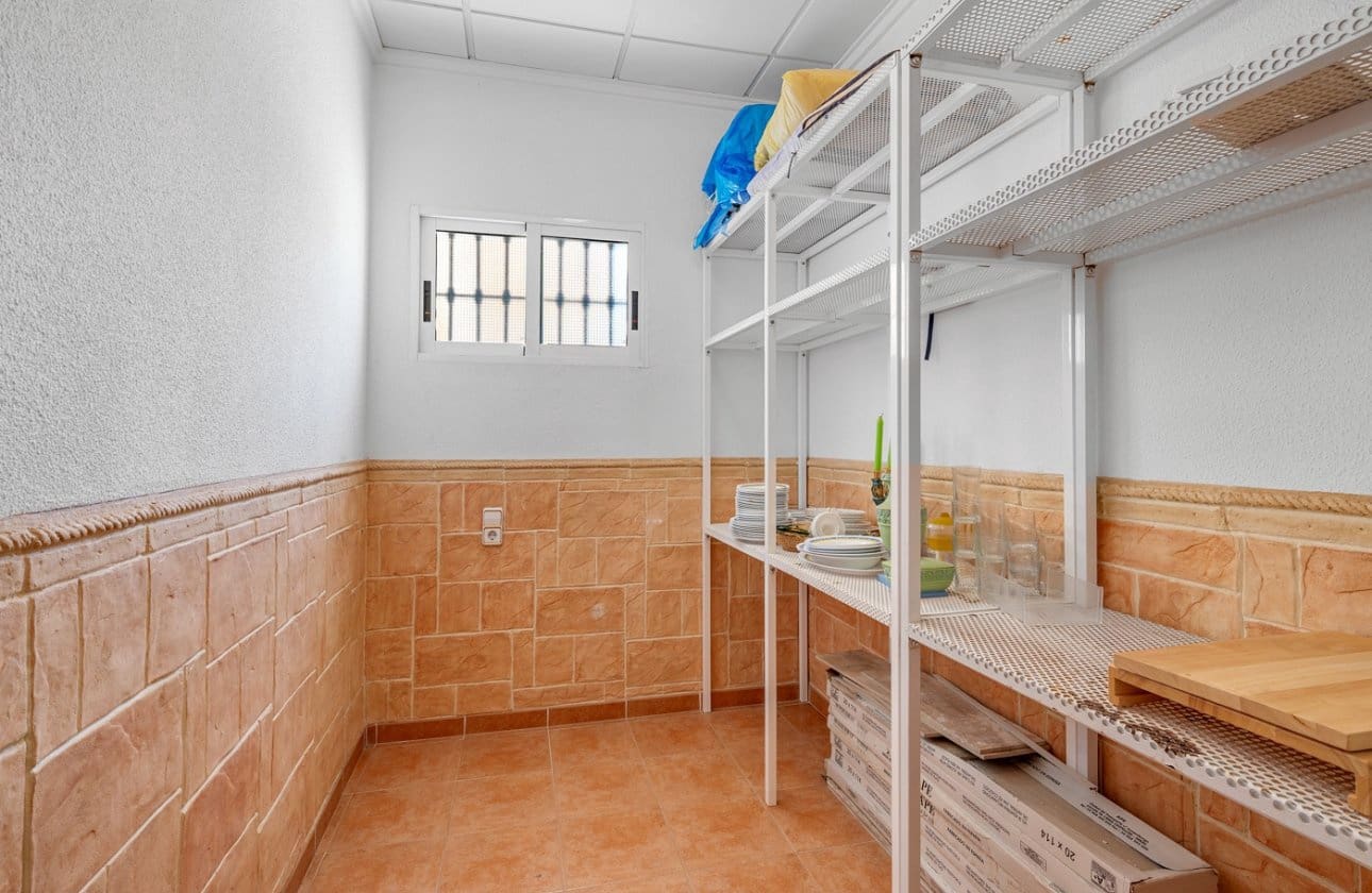 4 soverom Villa til salgs i Torrevieja med svømmebasseng - € 960 000 (Ref: 9137507)