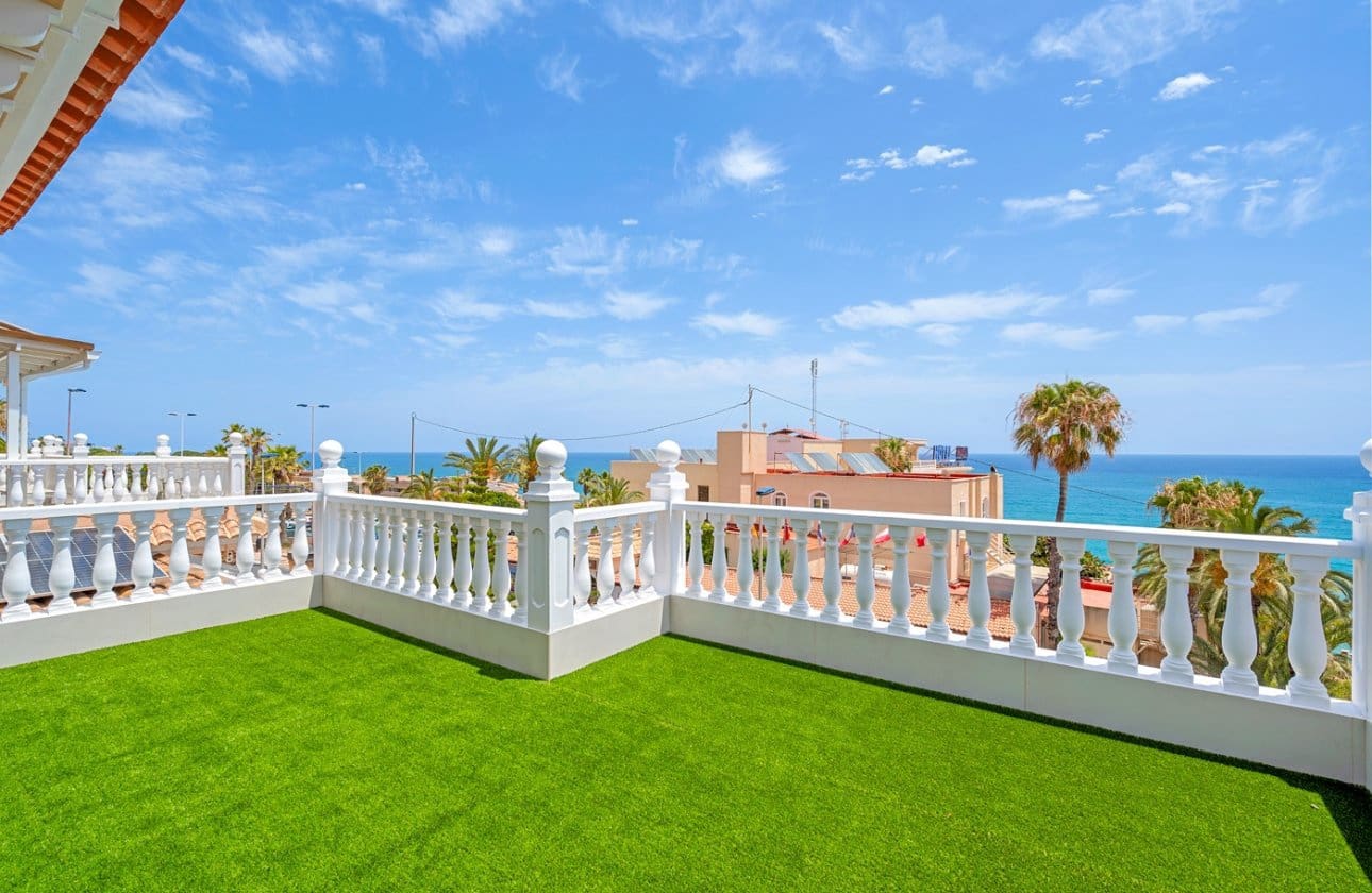 4 soverom Villa til salgs i Torrevieja med svømmebasseng - € 960 000 (Ref: 9137507)