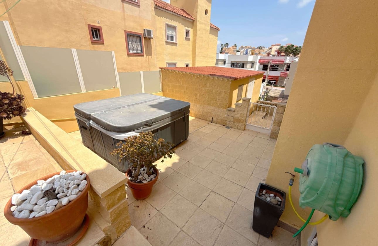4 bedroom Apartment for sale in Villamartin with pool - € 189,950 (Ref: 9138280)