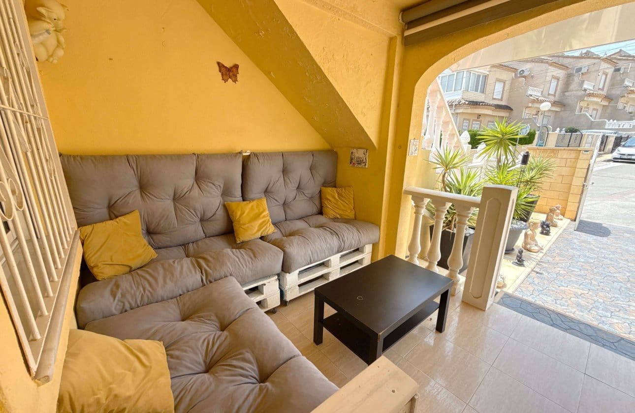 4 bedroom Apartment for sale in Villamartin with pool - € 189,950 (Ref: 9138280)